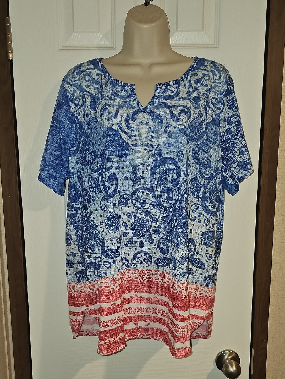 CJ Banks Sz 14 W X Blue and Red Patterned Short Sleeve Top with Lace Detail New